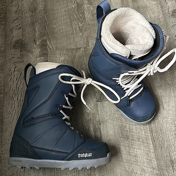 ThirtyTwo Snowboarding Boots - Picture 4 of 5